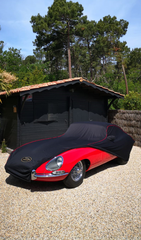 Premium - Coloris noir - Passepoil rouge - Jaguar Type E Serie 1